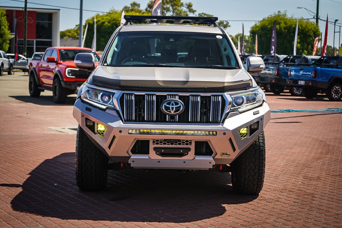 Toyota Landcruiser Prado image 2