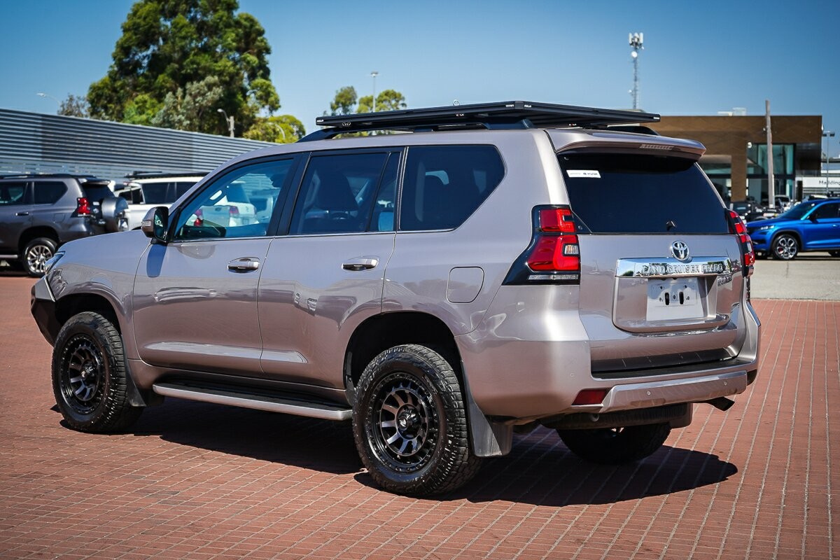 Toyota Landcruiser Prado image 4