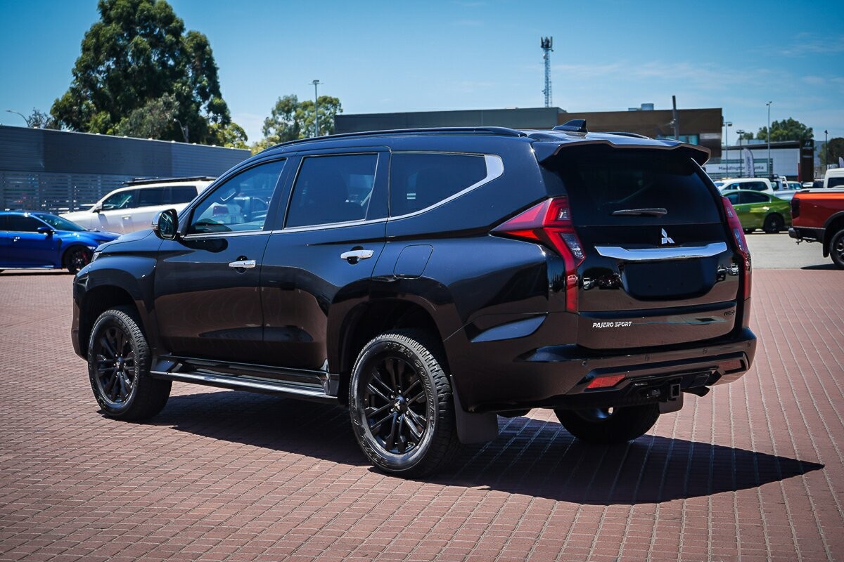 Mitsubishi Pajero Sport image 4