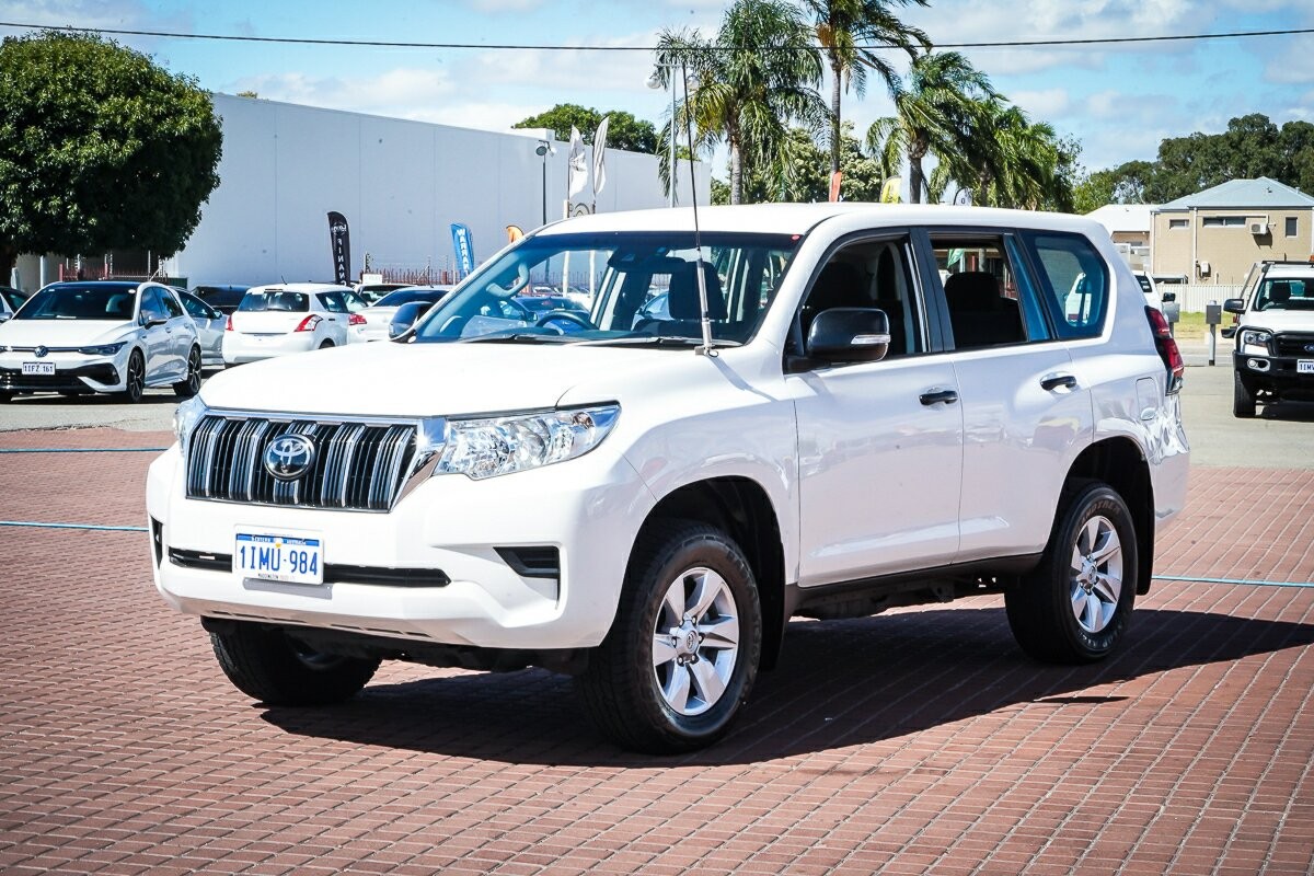 Toyota Landcruiser Prado image 4