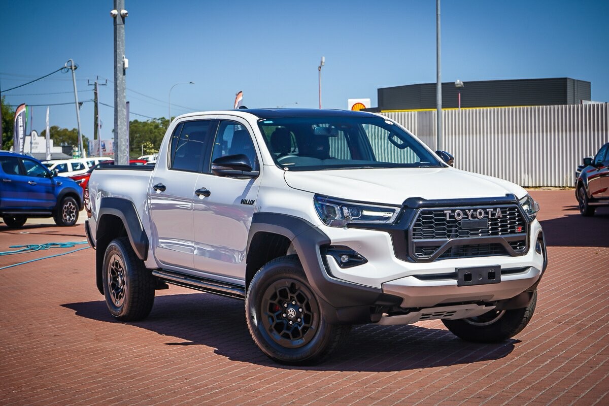 Toyota Hilux image 1