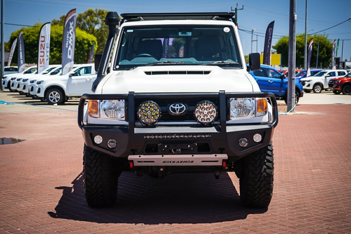 Toyota Landcruiser image 2