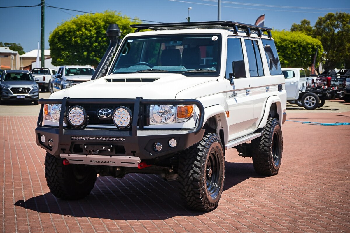 Toyota Landcruiser image 3