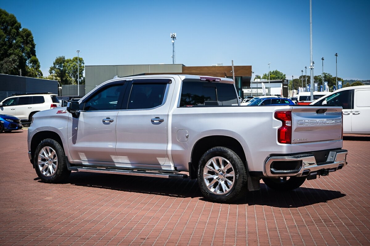 Chevrolet Silverado image 4