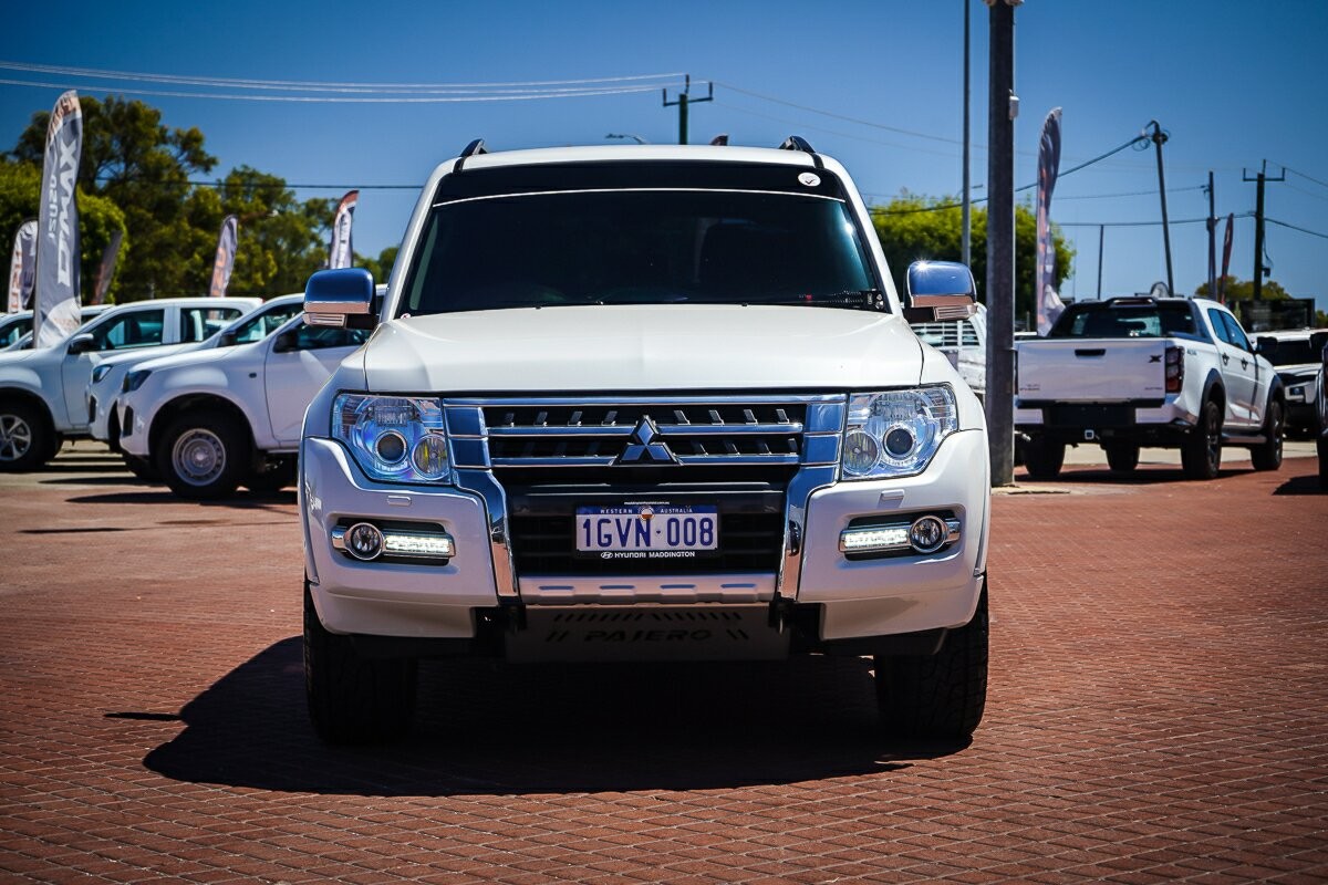 Mitsubishi Pajero image 2