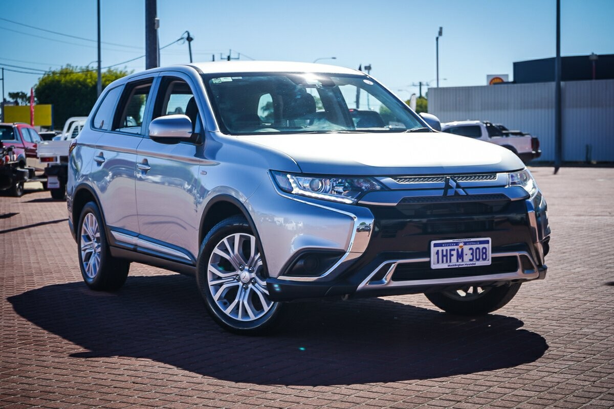 Mitsubishi Outlander image 1