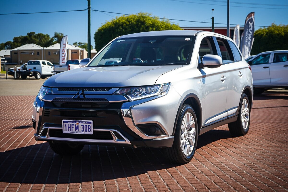 Mitsubishi Outlander image 3