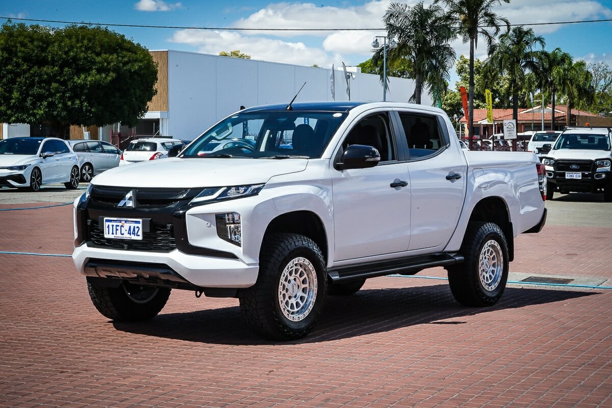 Mitsubishi Triton image 4