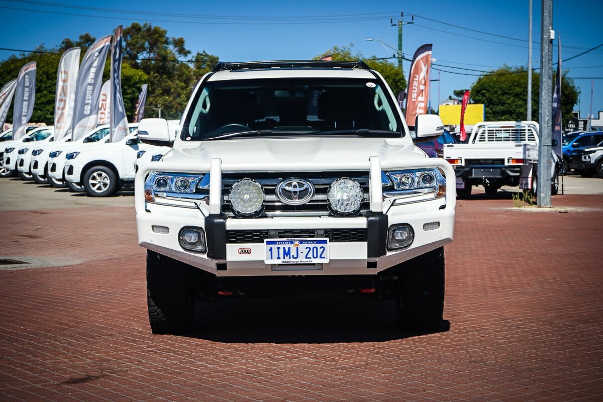 Toyota Landcruiser image 2