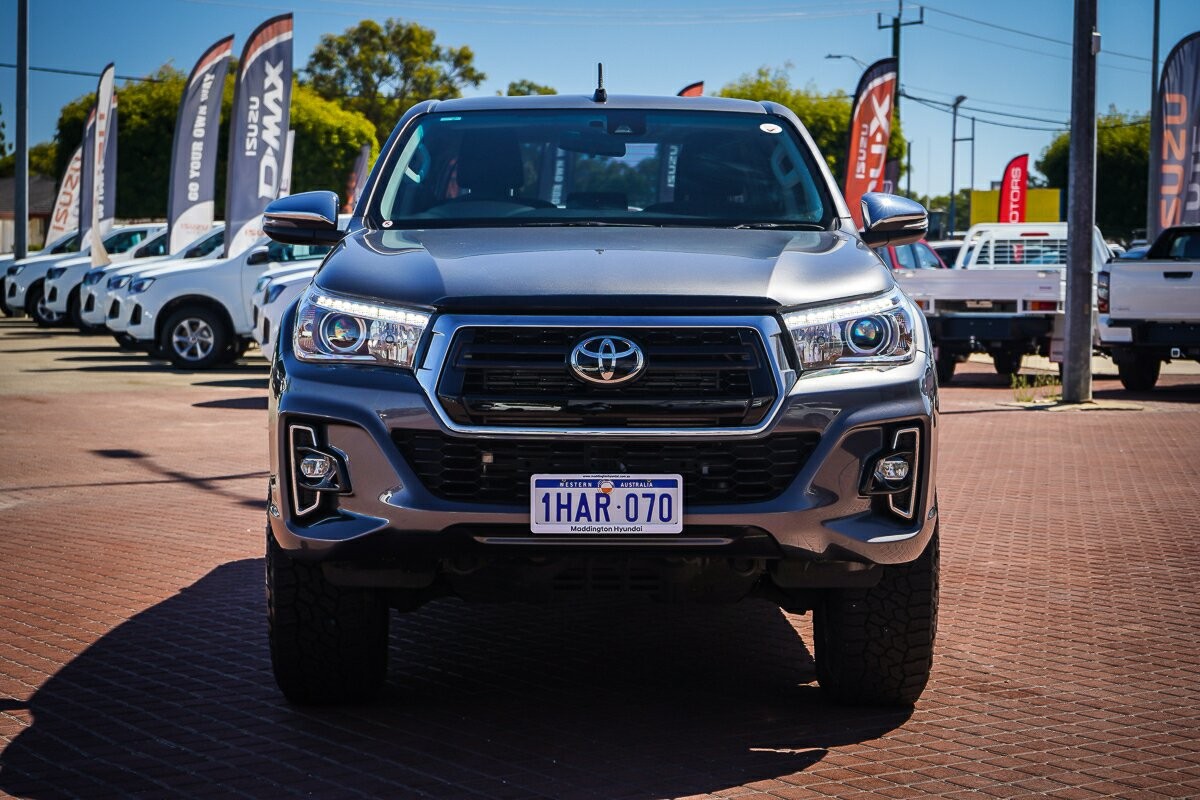 Toyota Hilux image 2