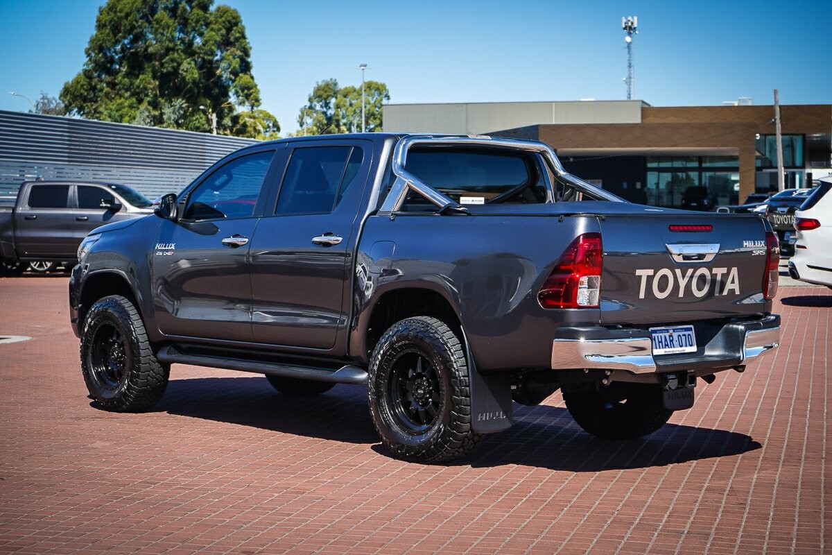 Toyota Hilux image 4