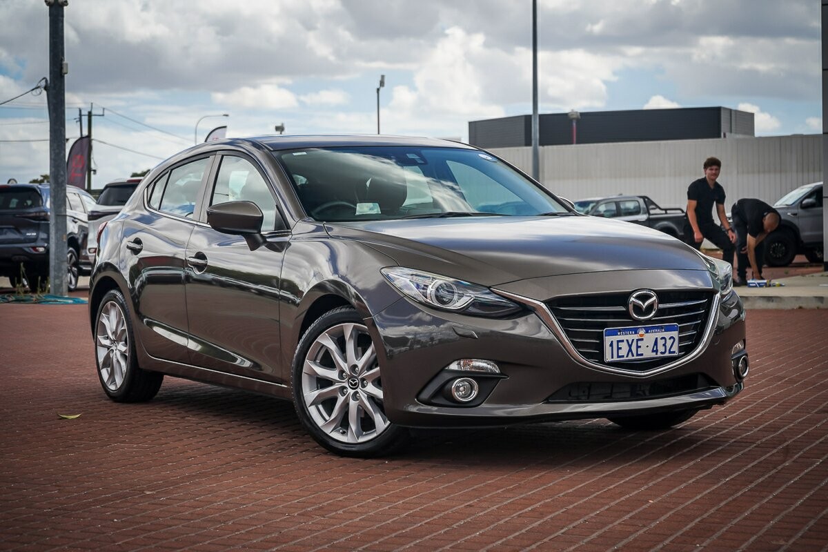 Mazda 3 image 1