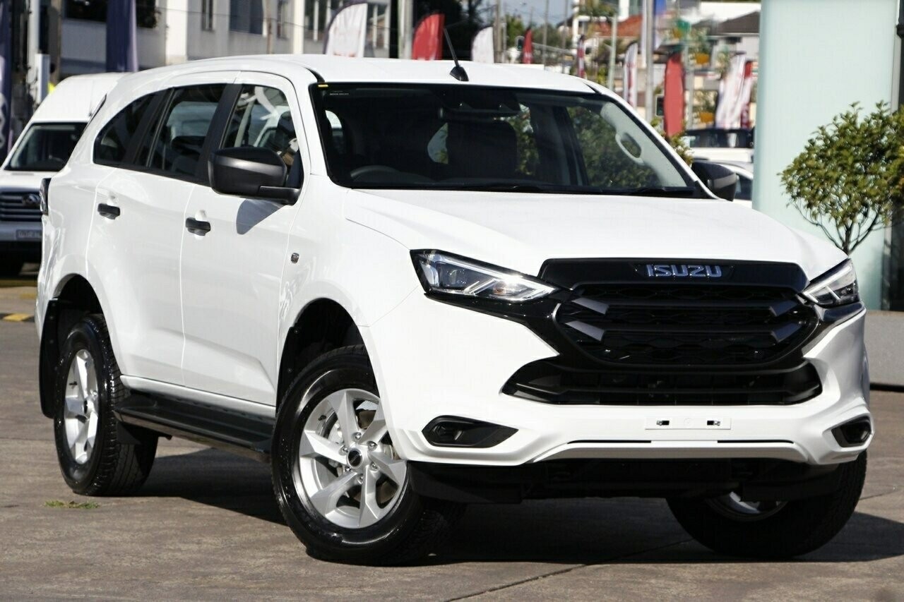 Isuzu Mu-x image 1