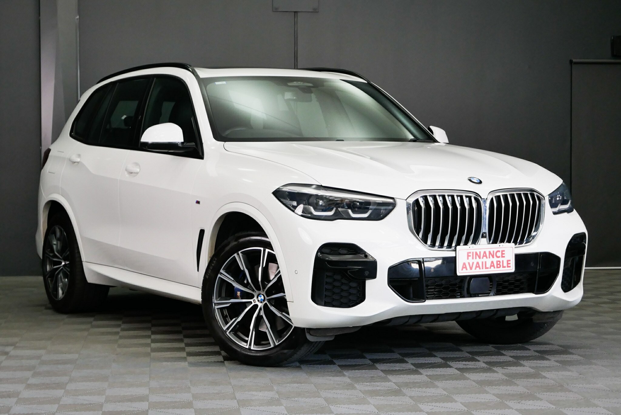 BMW X5 image 1