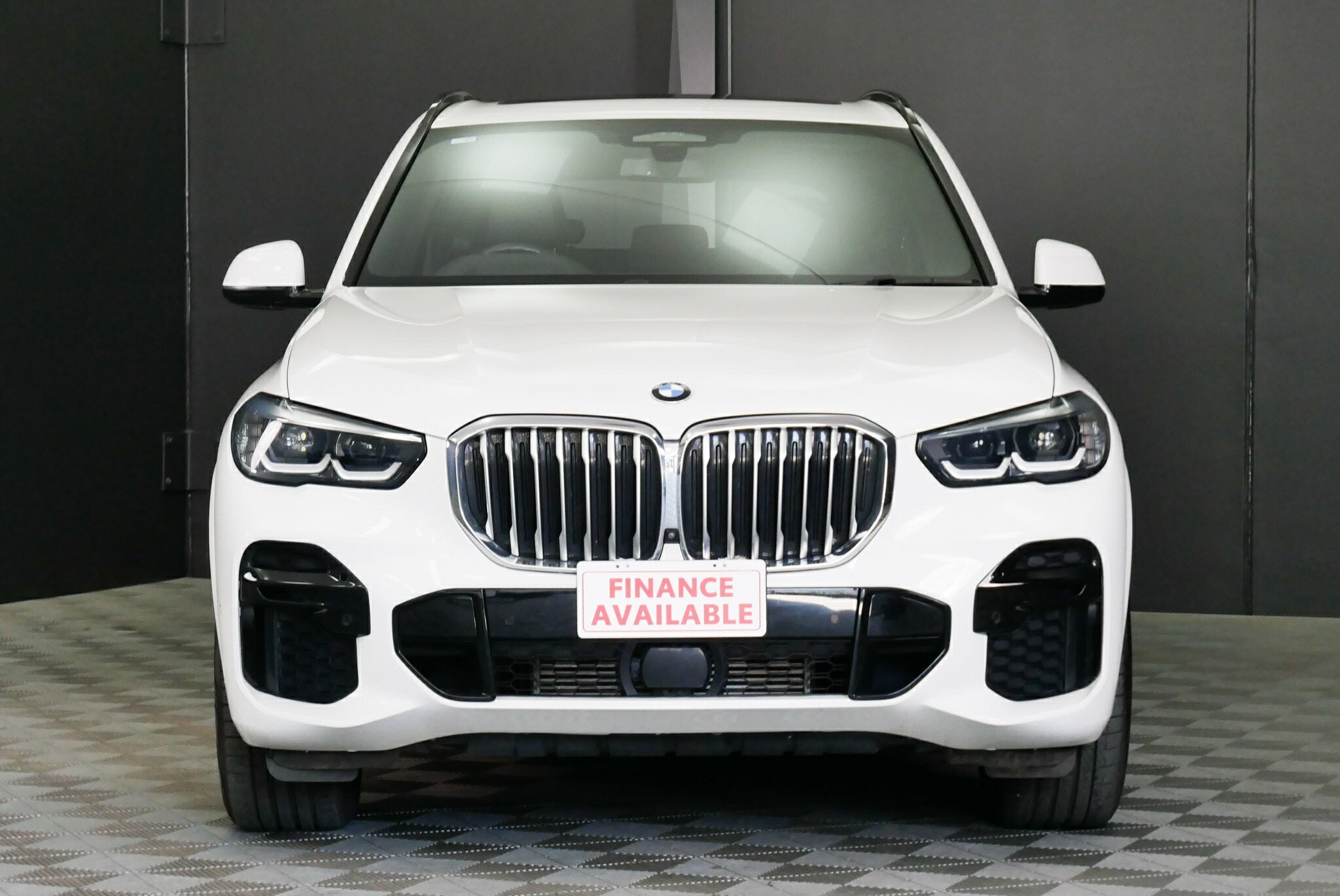 BMW X5 image 2