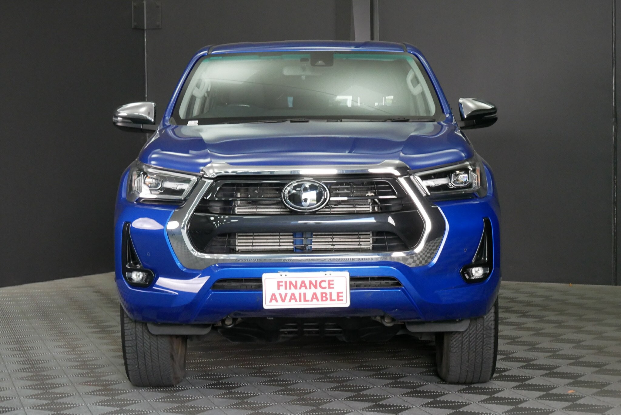 Toyota Hilux image 2