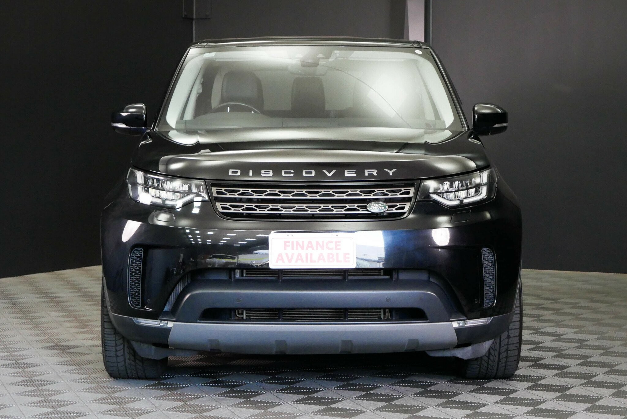 Land Rover Discovery image 2