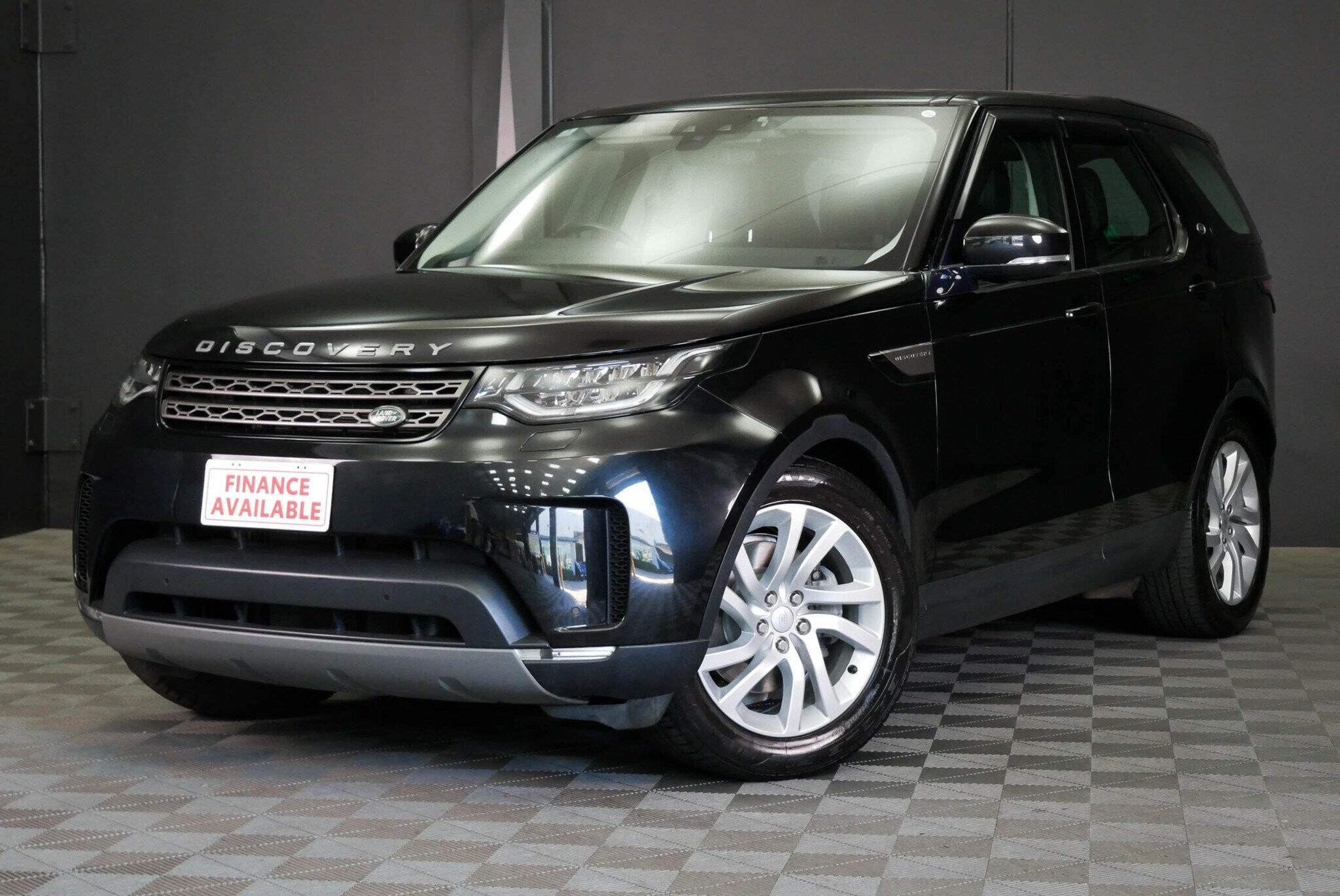 Land Rover Discovery image 3