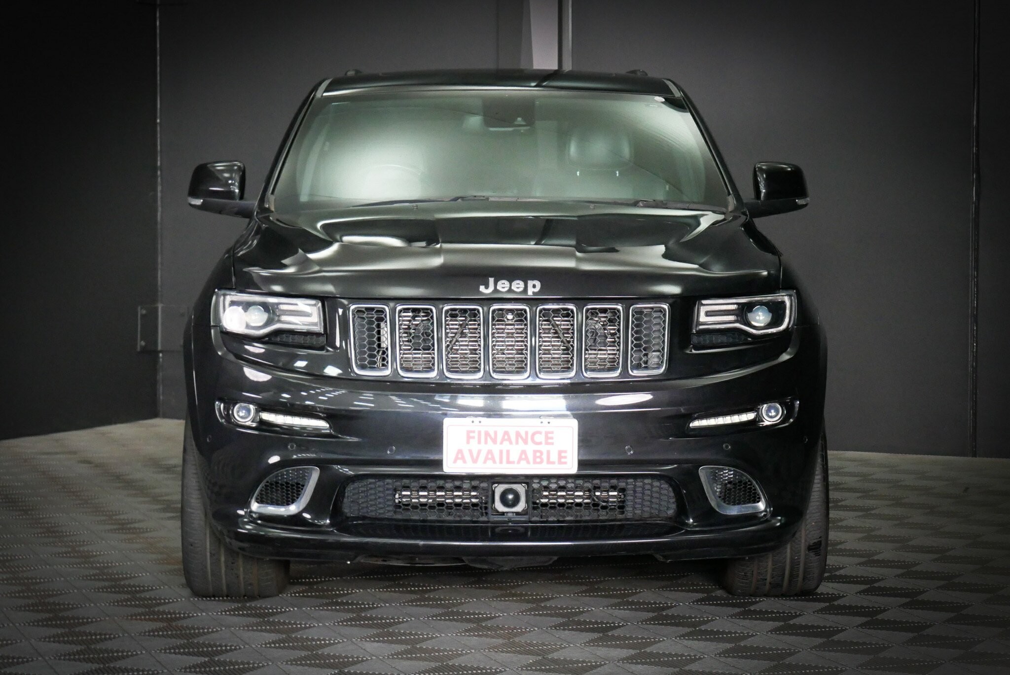 Jeep Grand Cherokee image 2