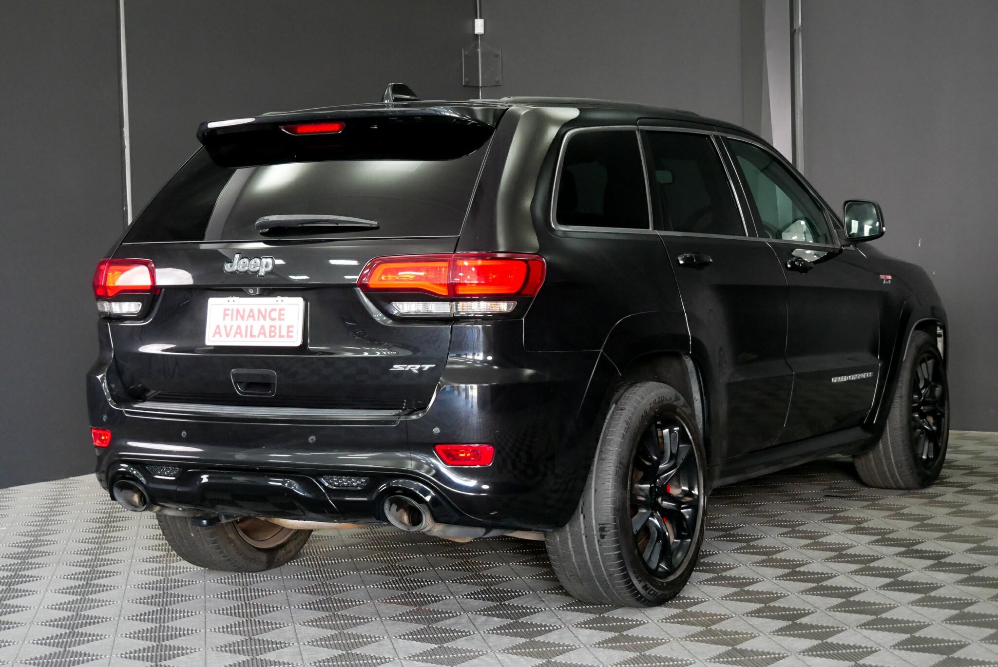 Jeep Grand Cherokee image 4