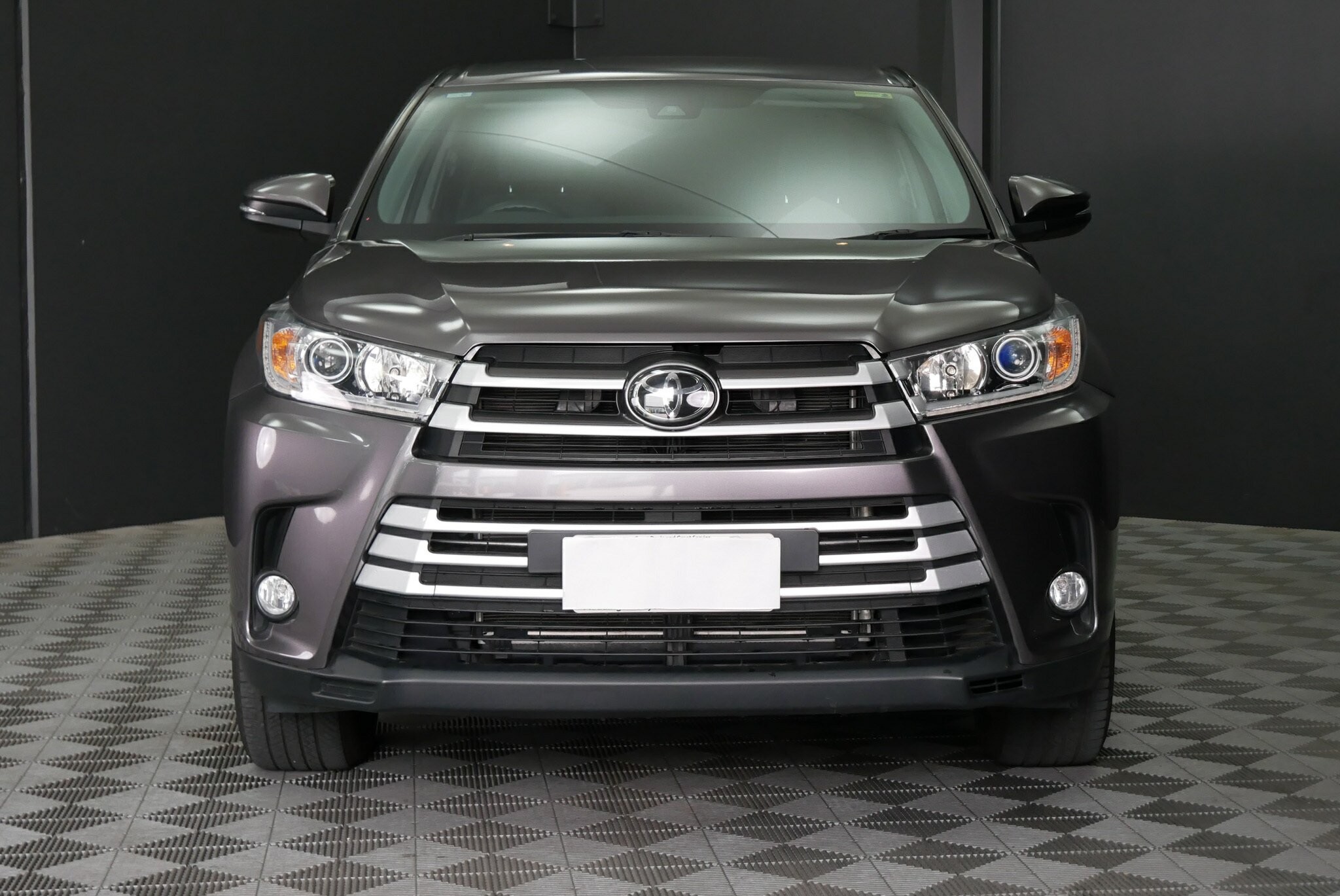 Toyota Kluger image 2