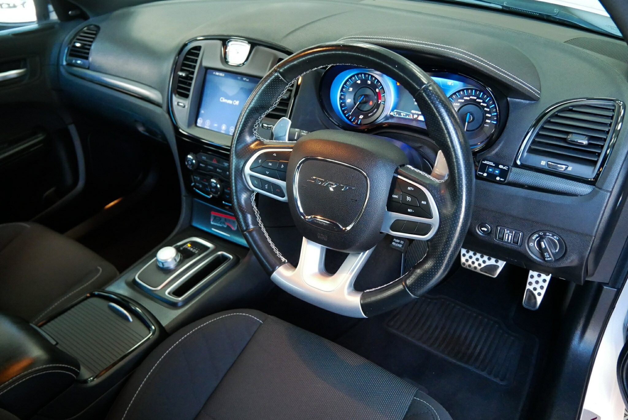 Chrysler 300 image 4