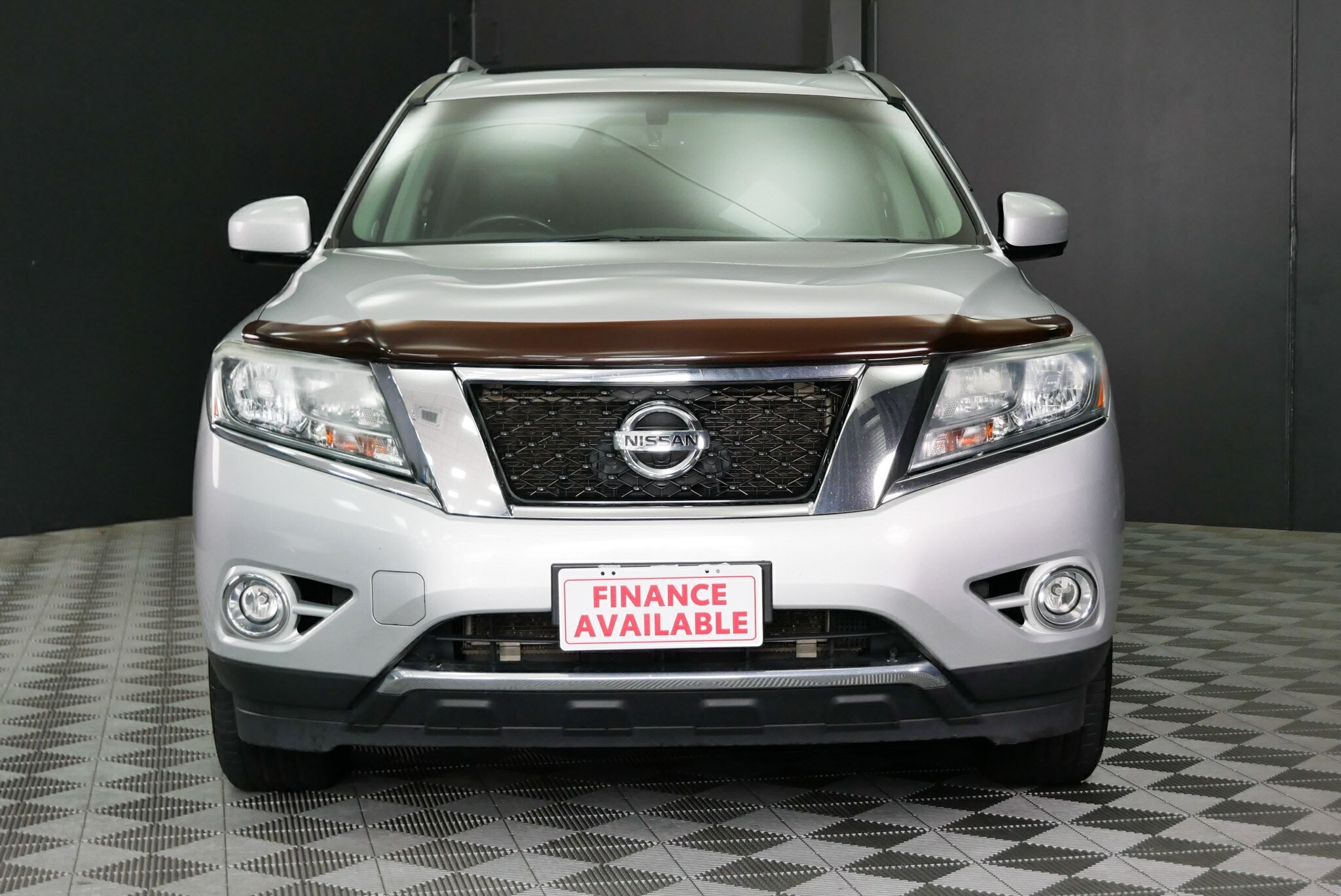 Nissan Pathfinder image 2