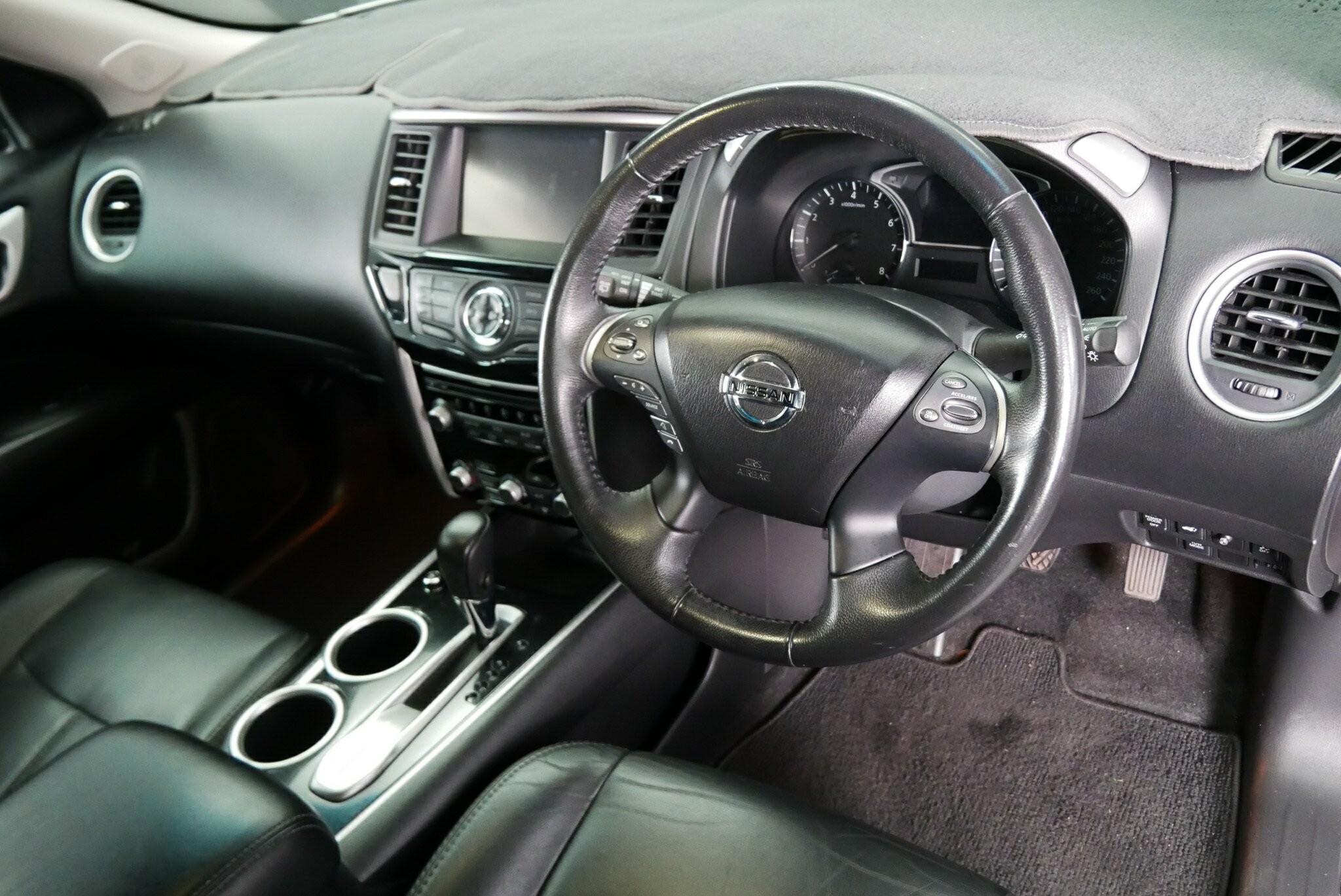 Nissan Pathfinder image 4