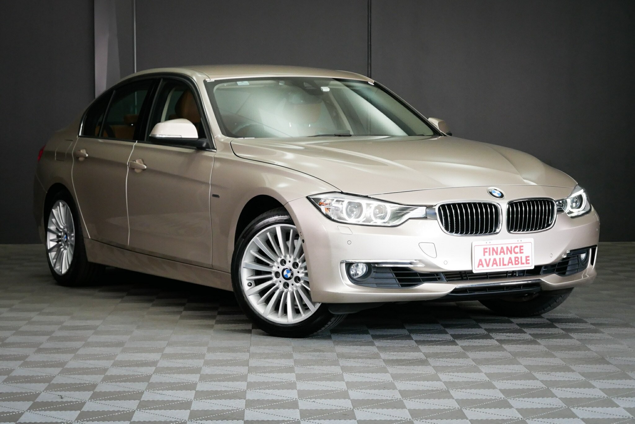 BMW 3 Series image 1