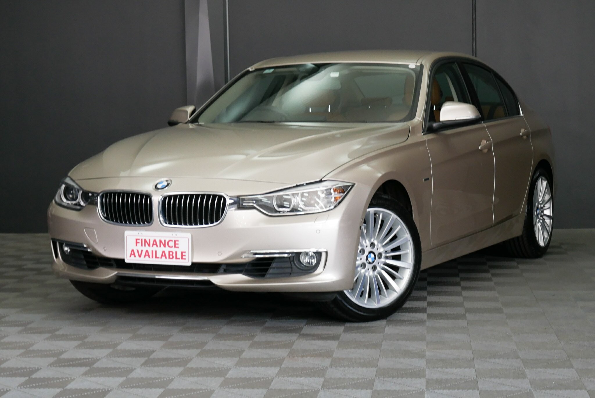 BMW 3 Series image 3