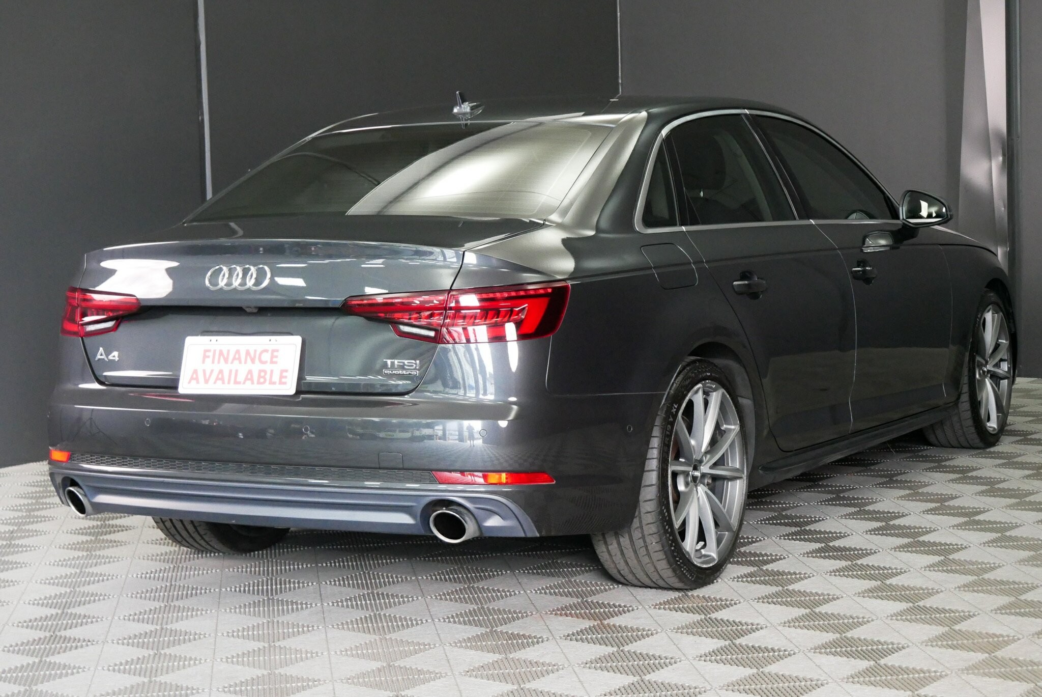 Audi A4 image 4