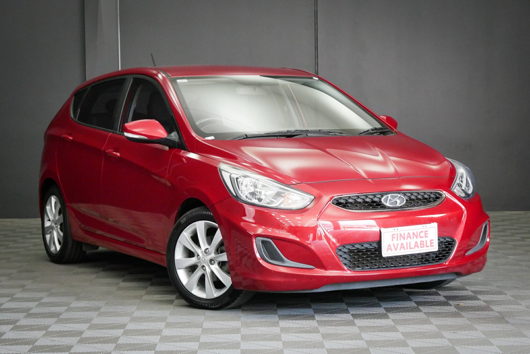 Hyundai Accent image 1