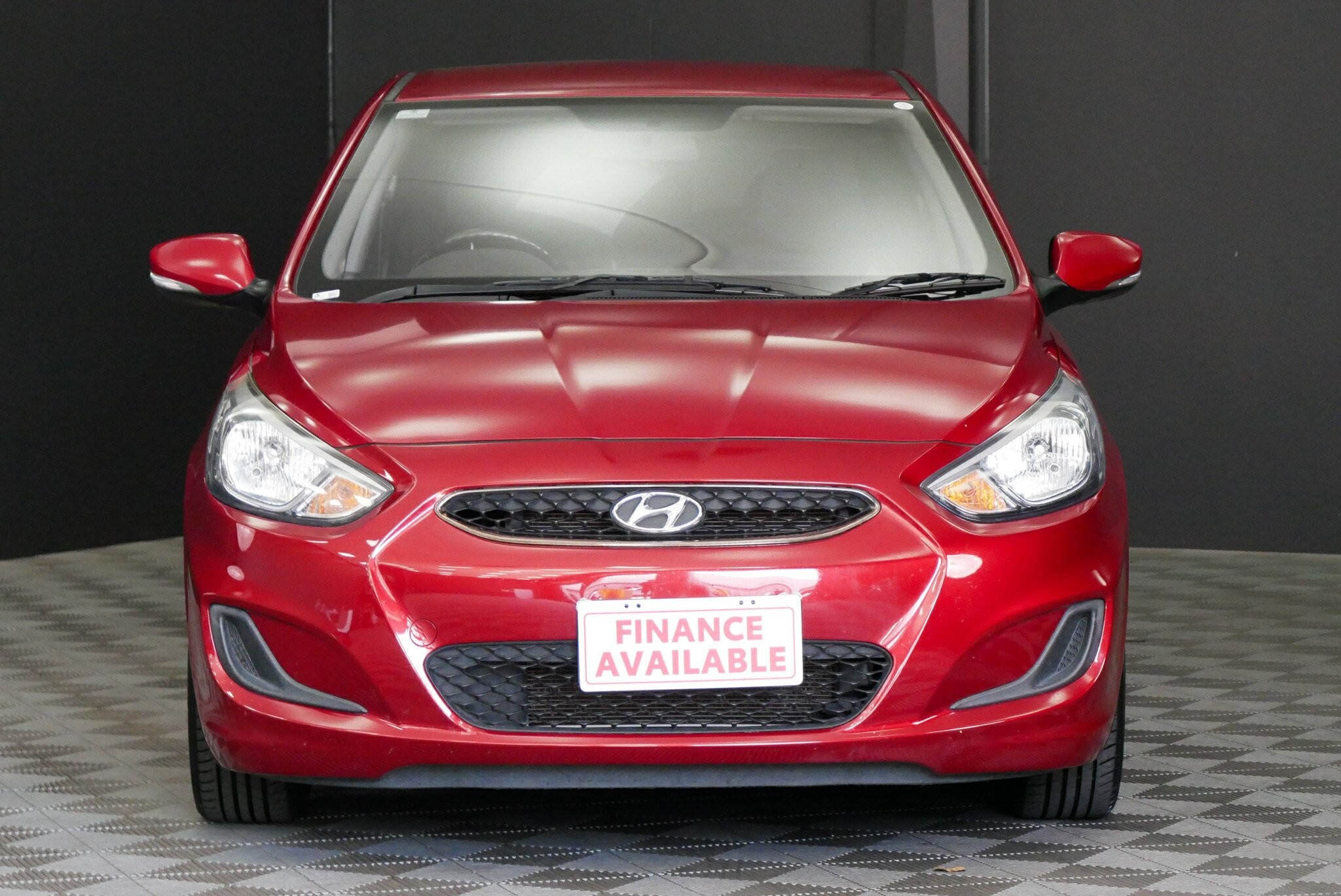 Hyundai Accent image 2