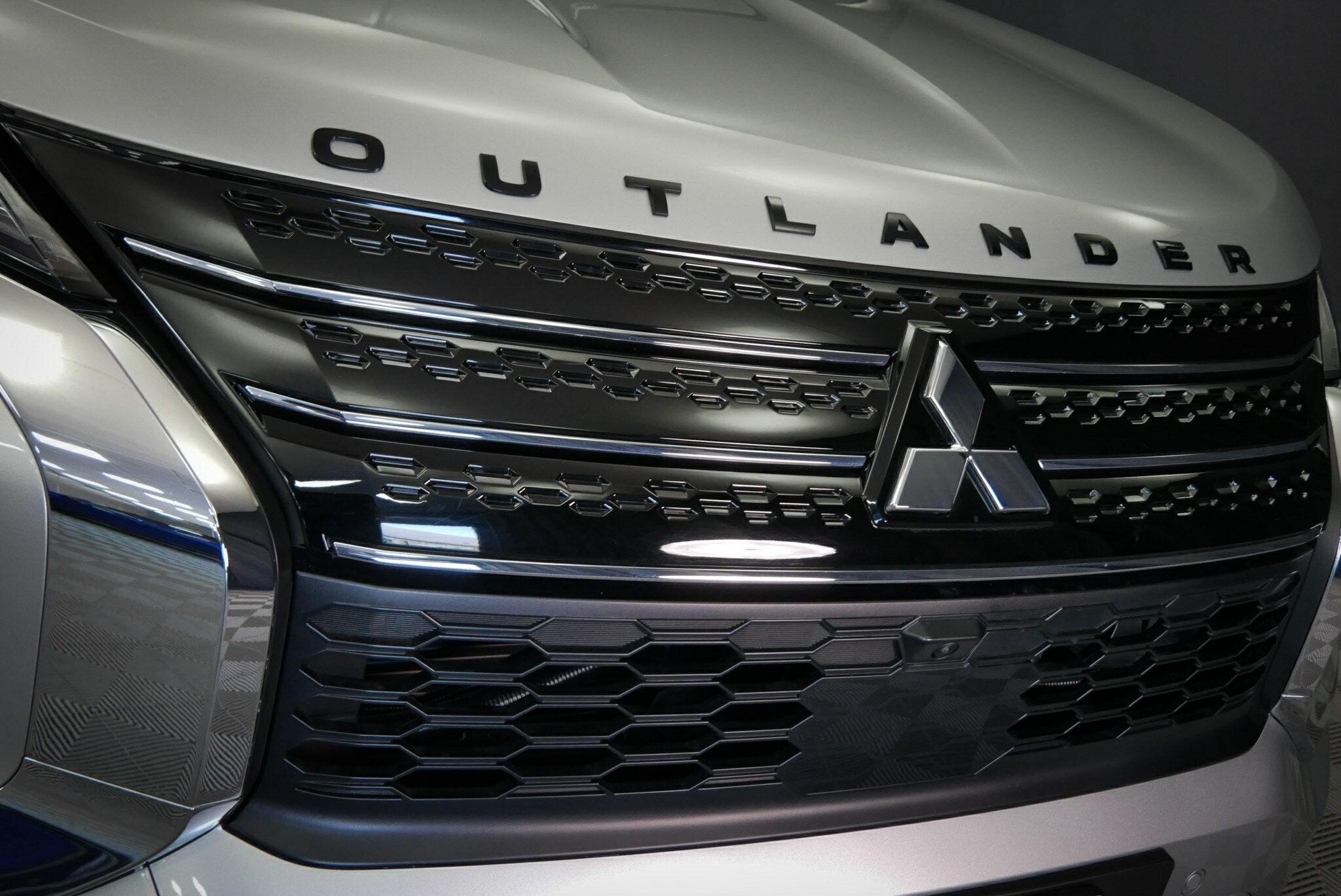 Mitsubishi Outlander image 4