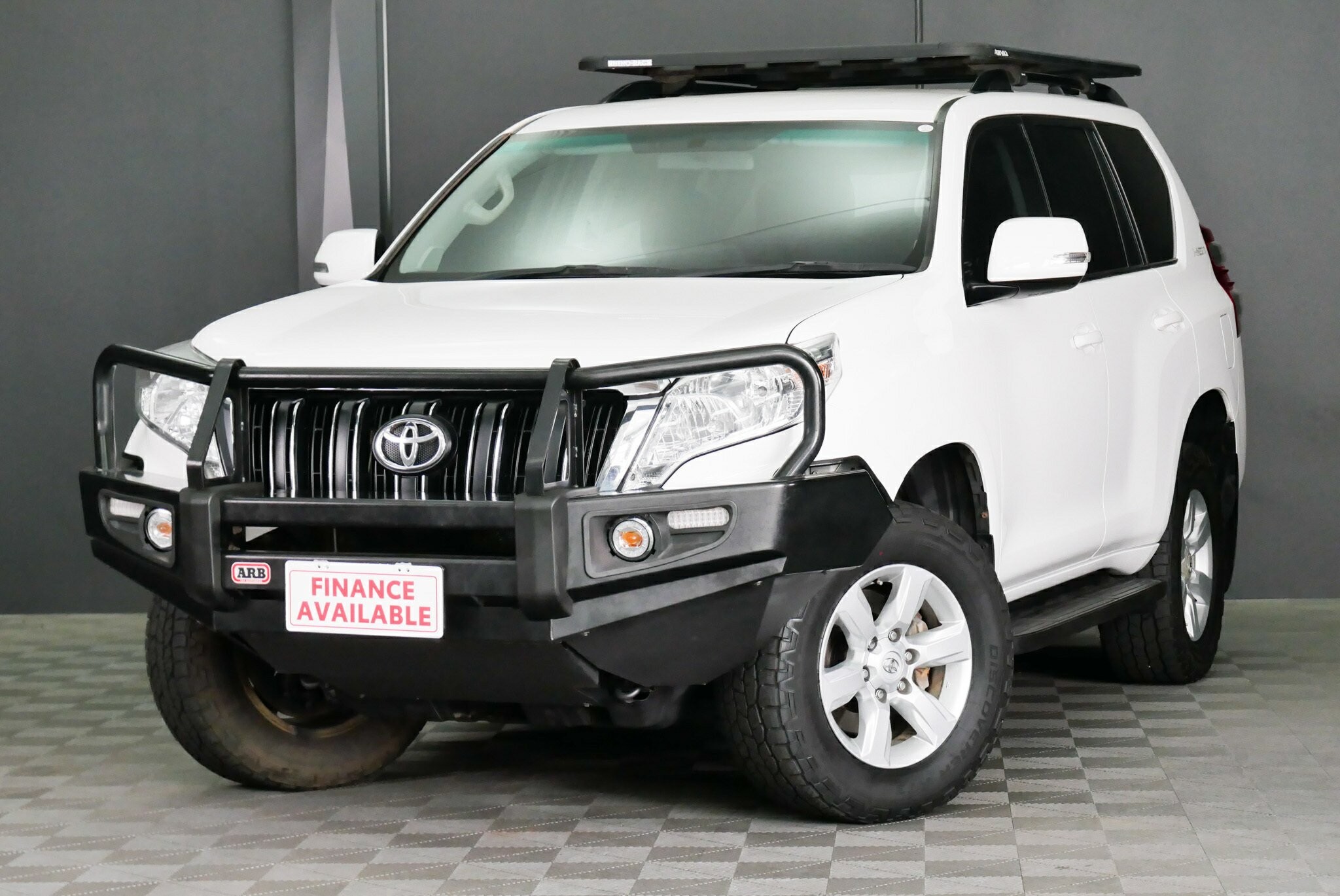 Toyota Landcruiser Prado image 3