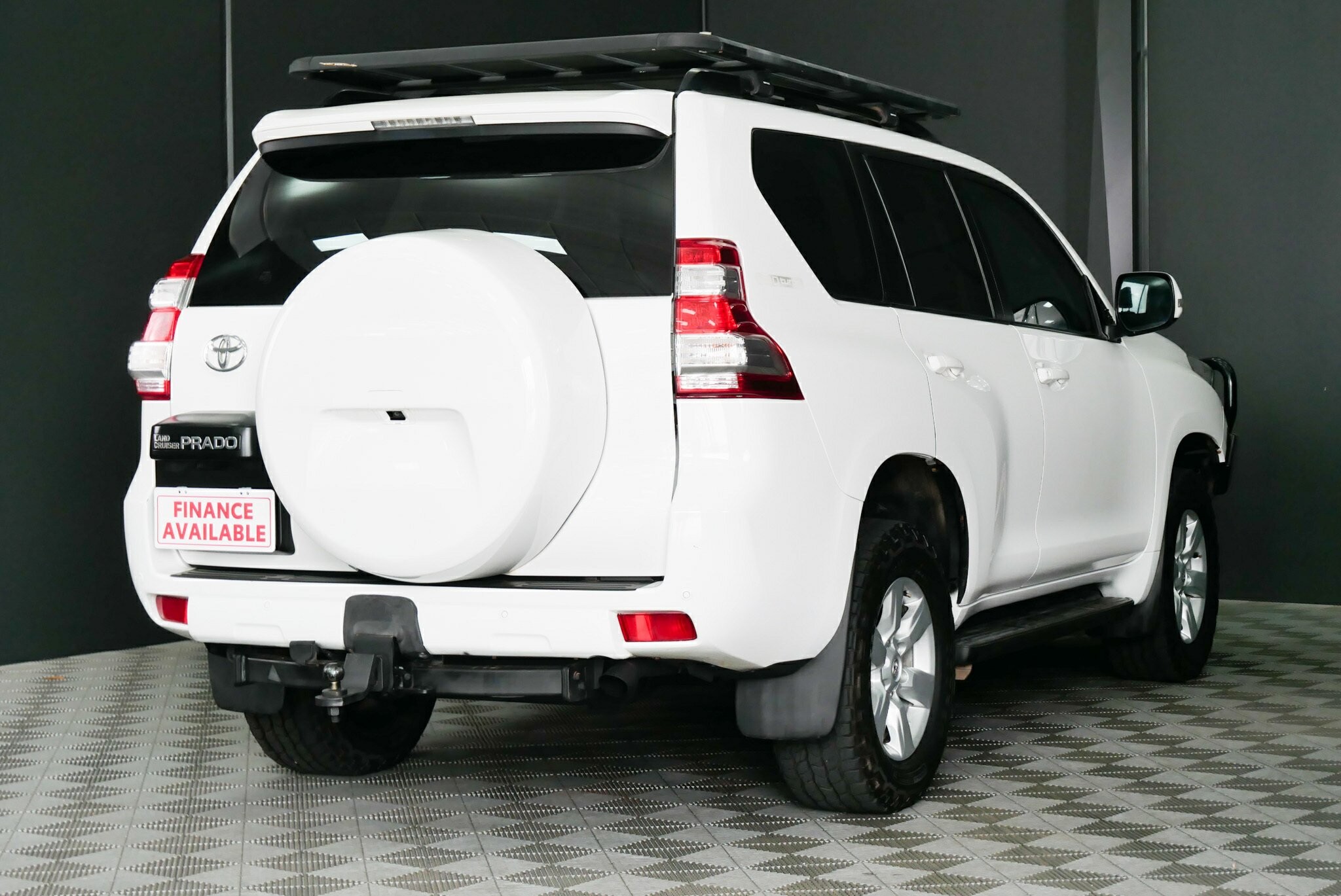 Toyota Landcruiser Prado image 4