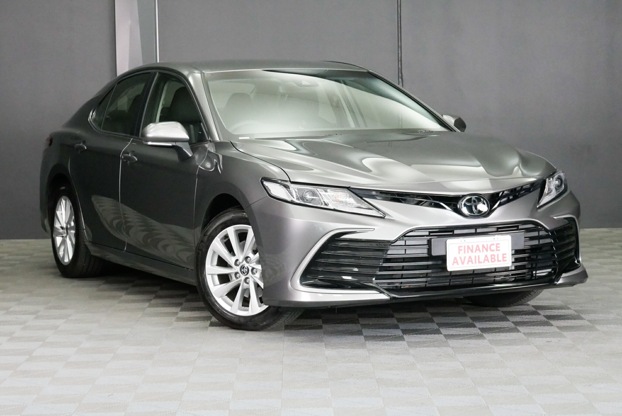 Toyota Camry image 1