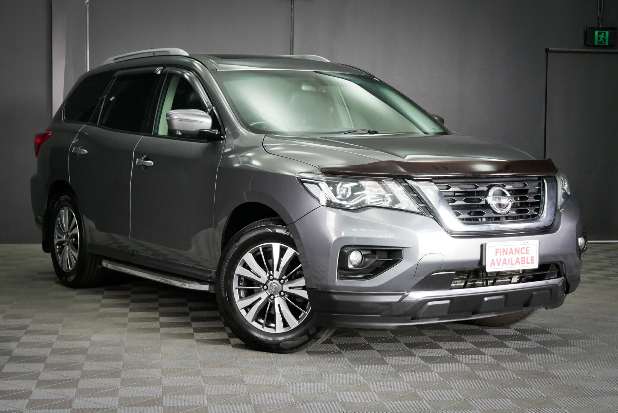 Nissan Pathfinder image 1