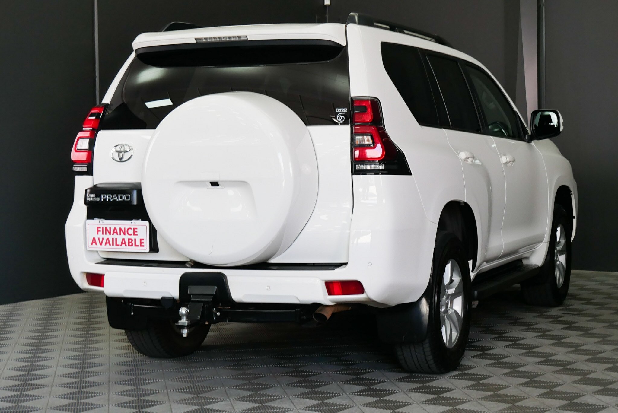 Toyota Landcruiser Prado image 4