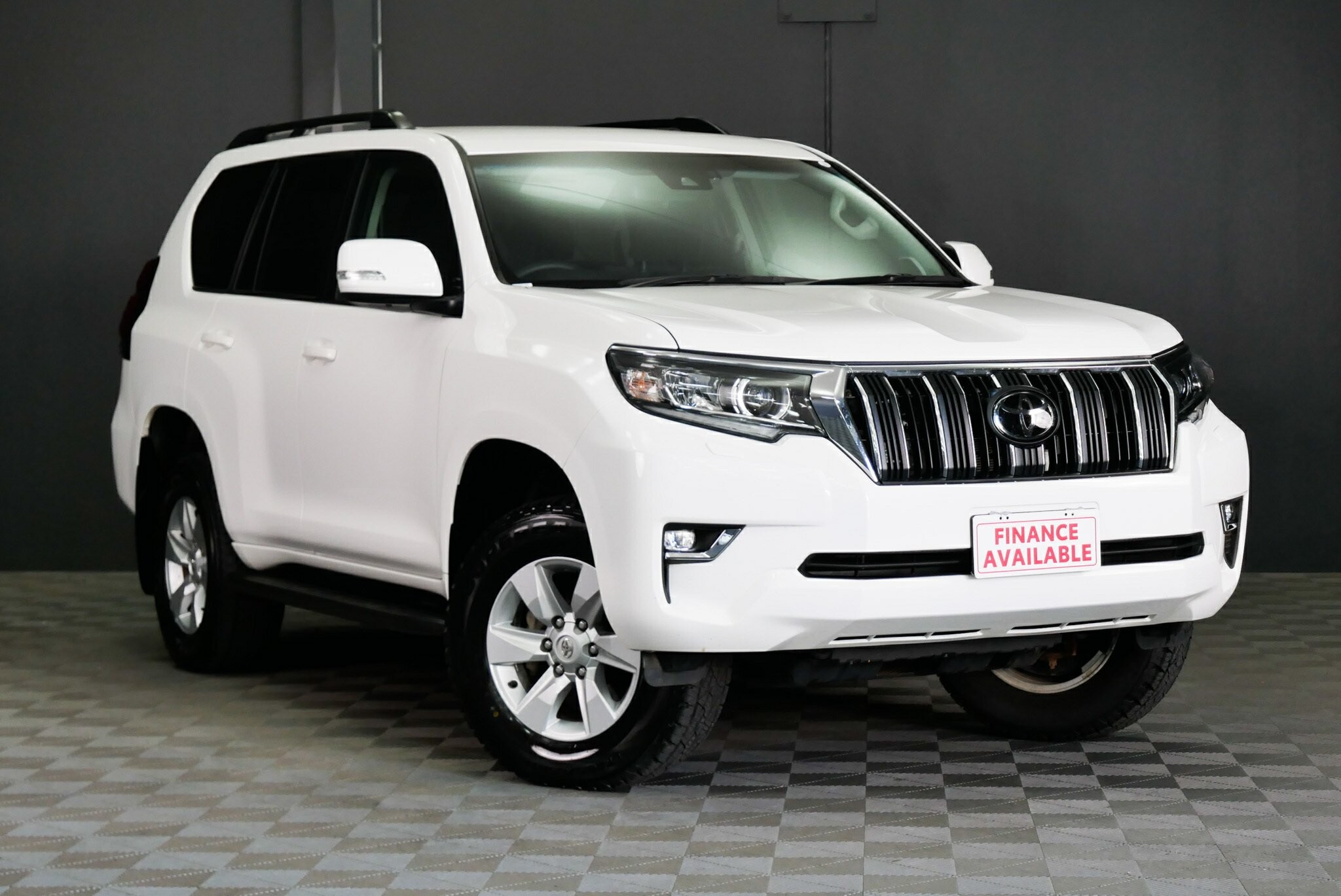 Toyota Landcruiser Prado image 1