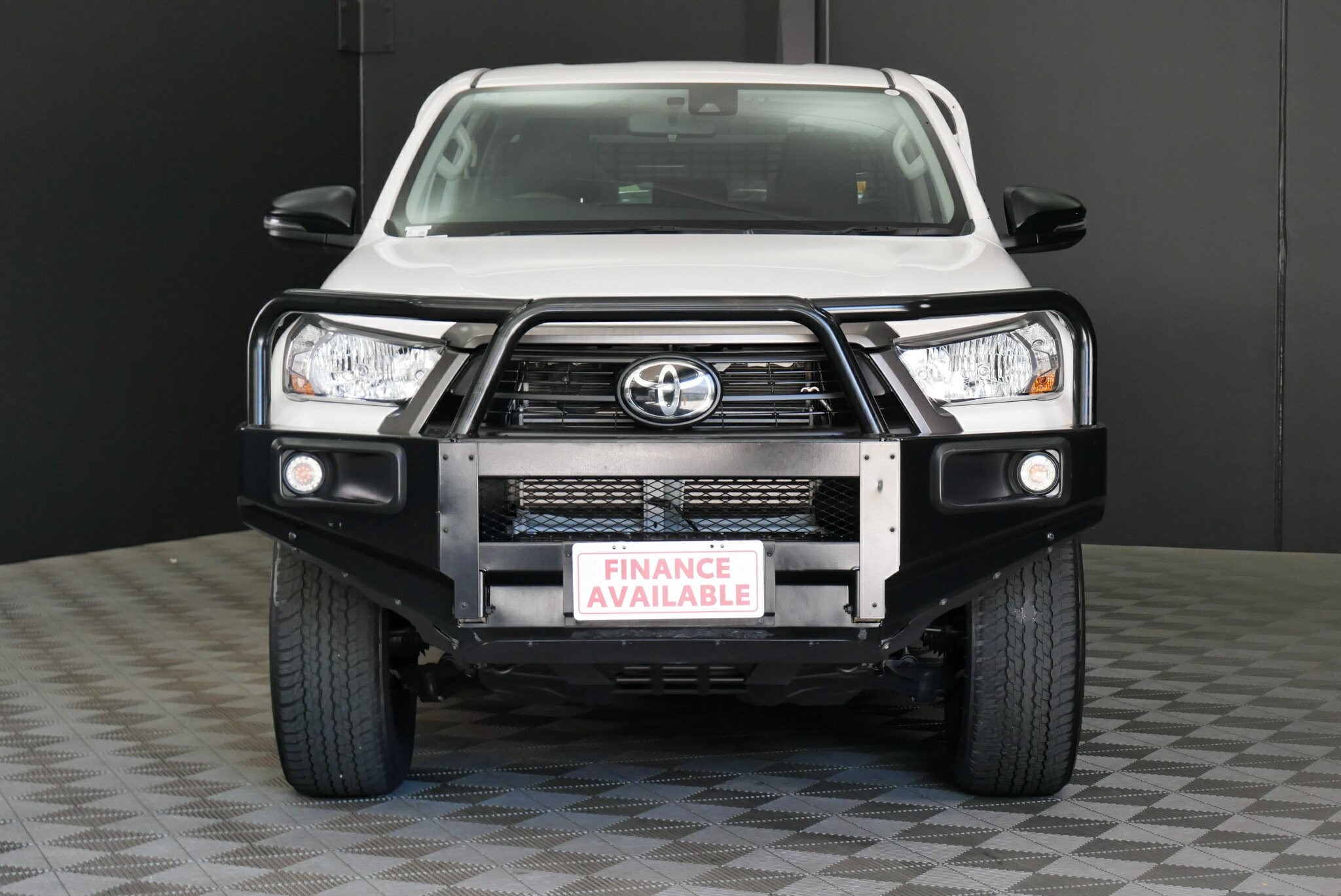 Toyota Hilux image 2