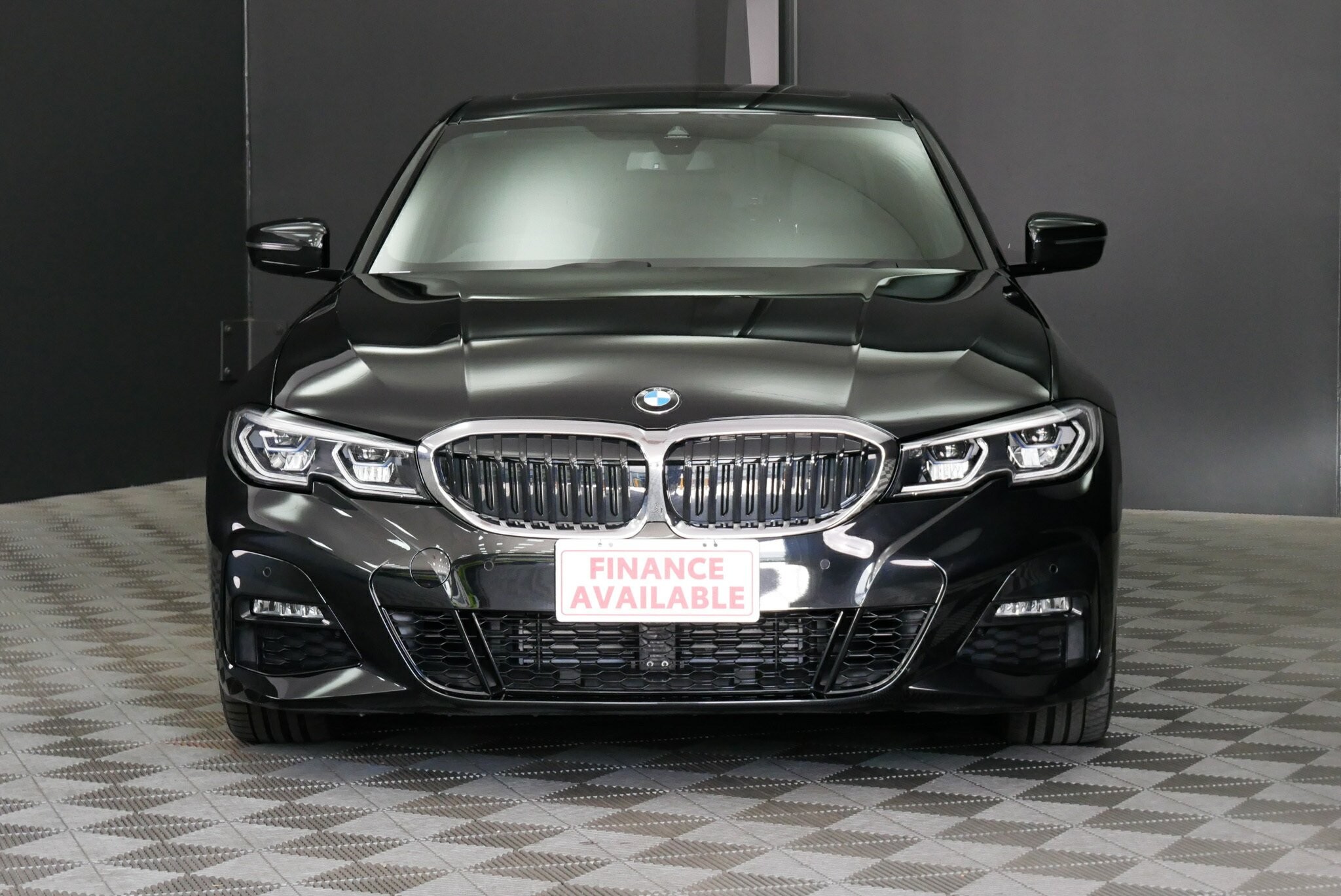 BMW 3 Series image 2