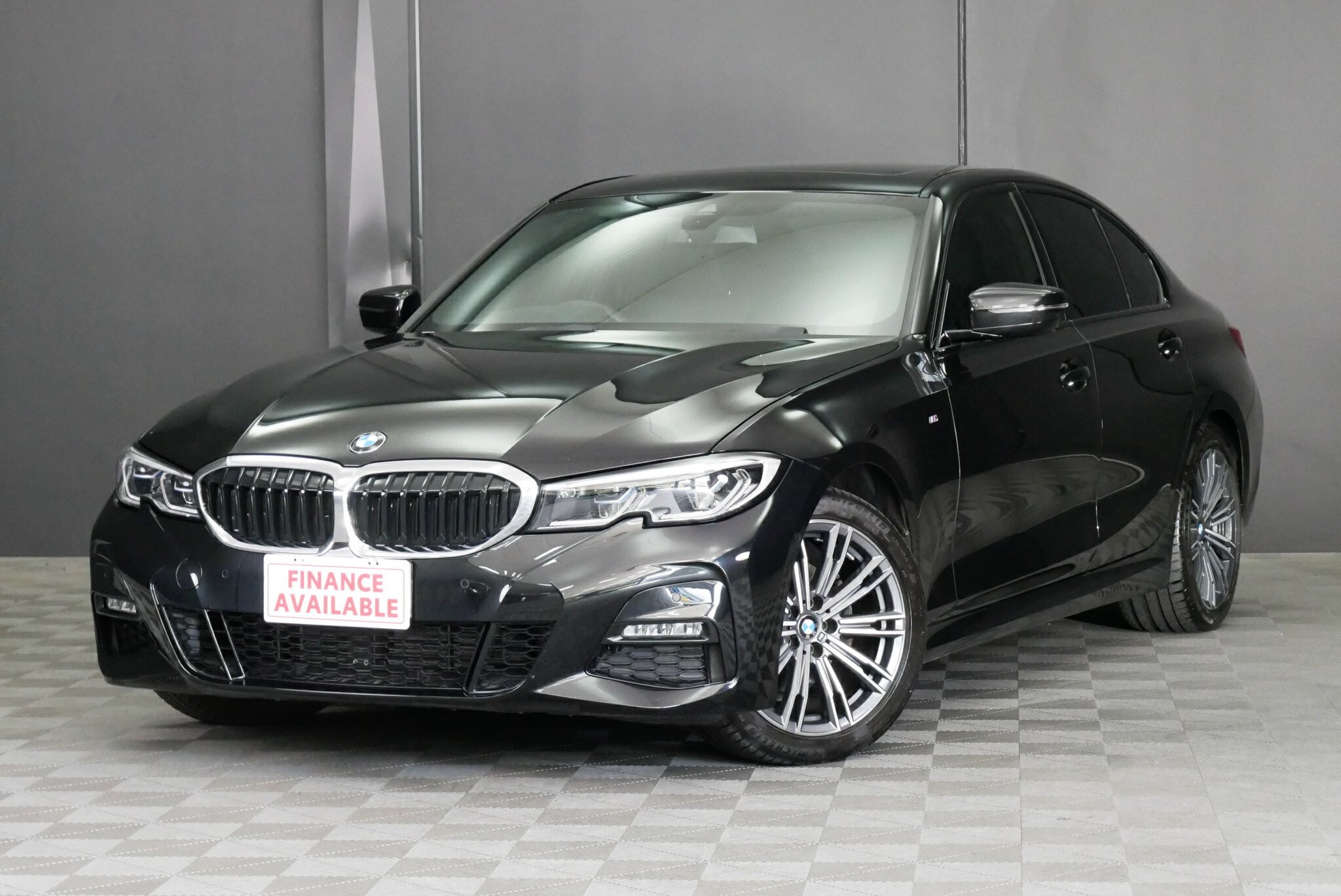 BMW 3 Series image 3