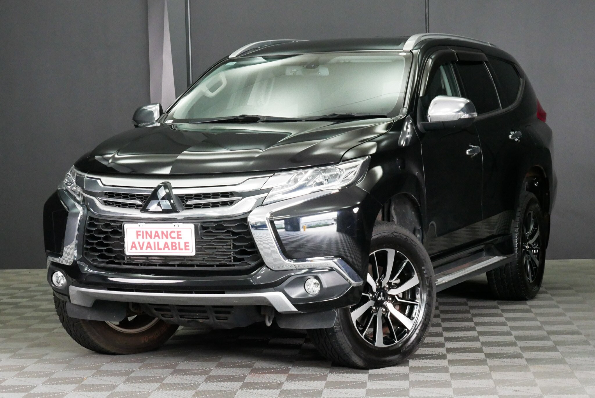 Mitsubishi Pajero Sport image 3