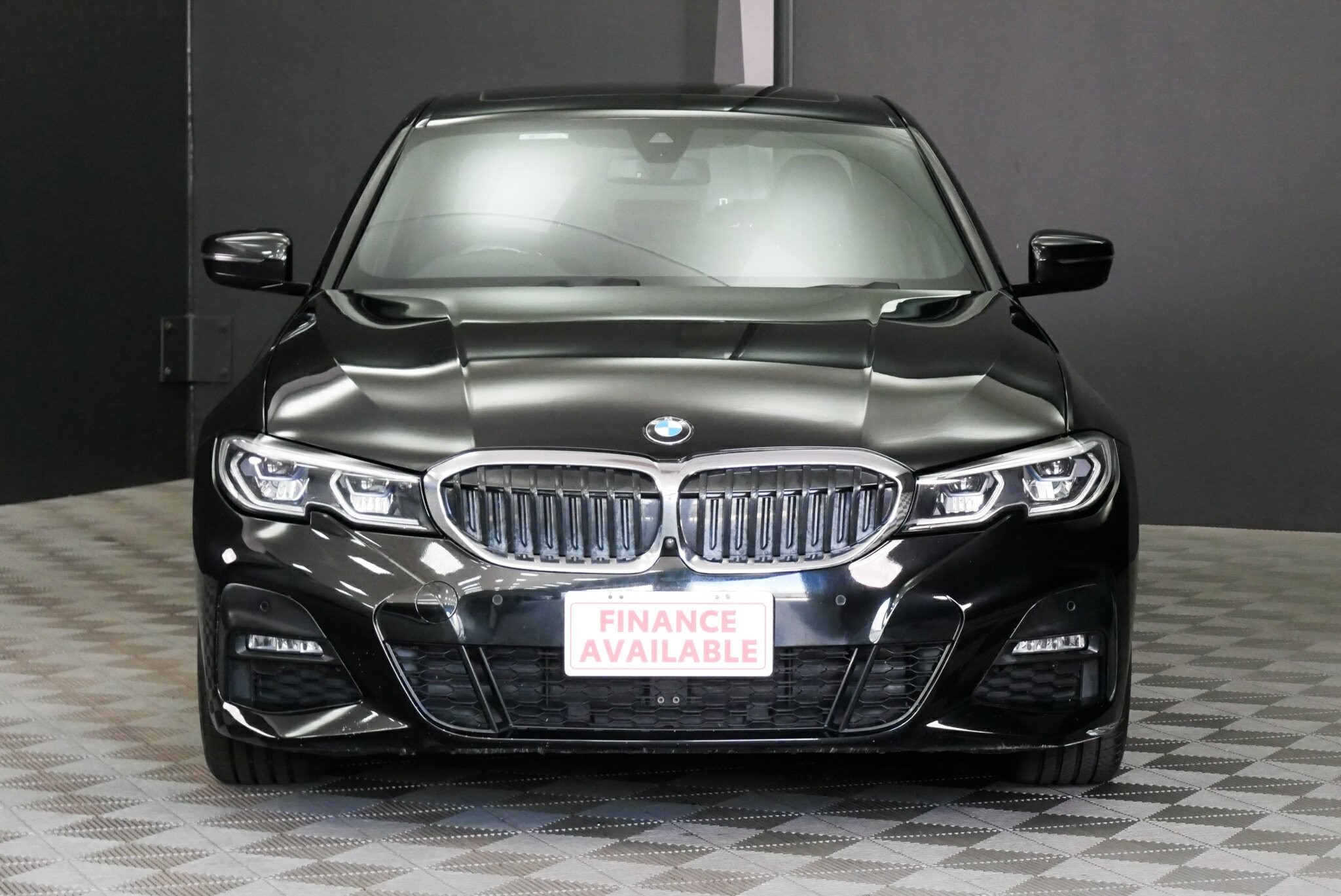 BMW 3 Series image 2