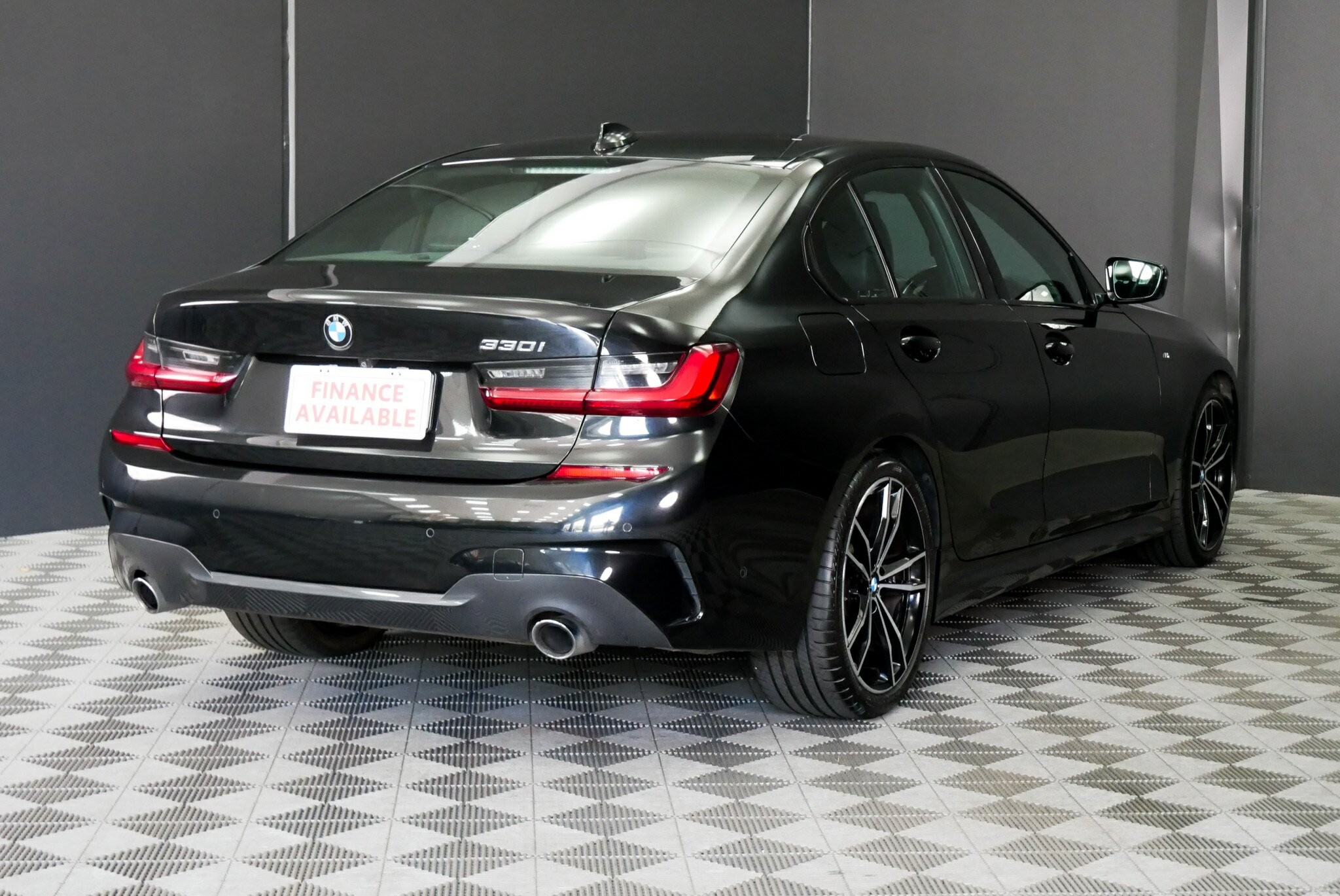 BMW 3 Series image 4