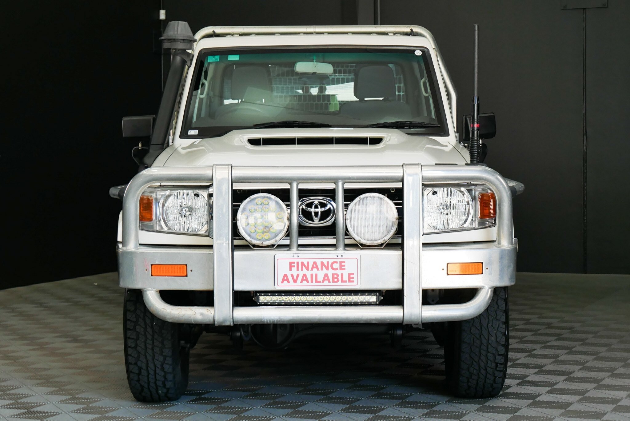 Toyota Landcruiser image 2