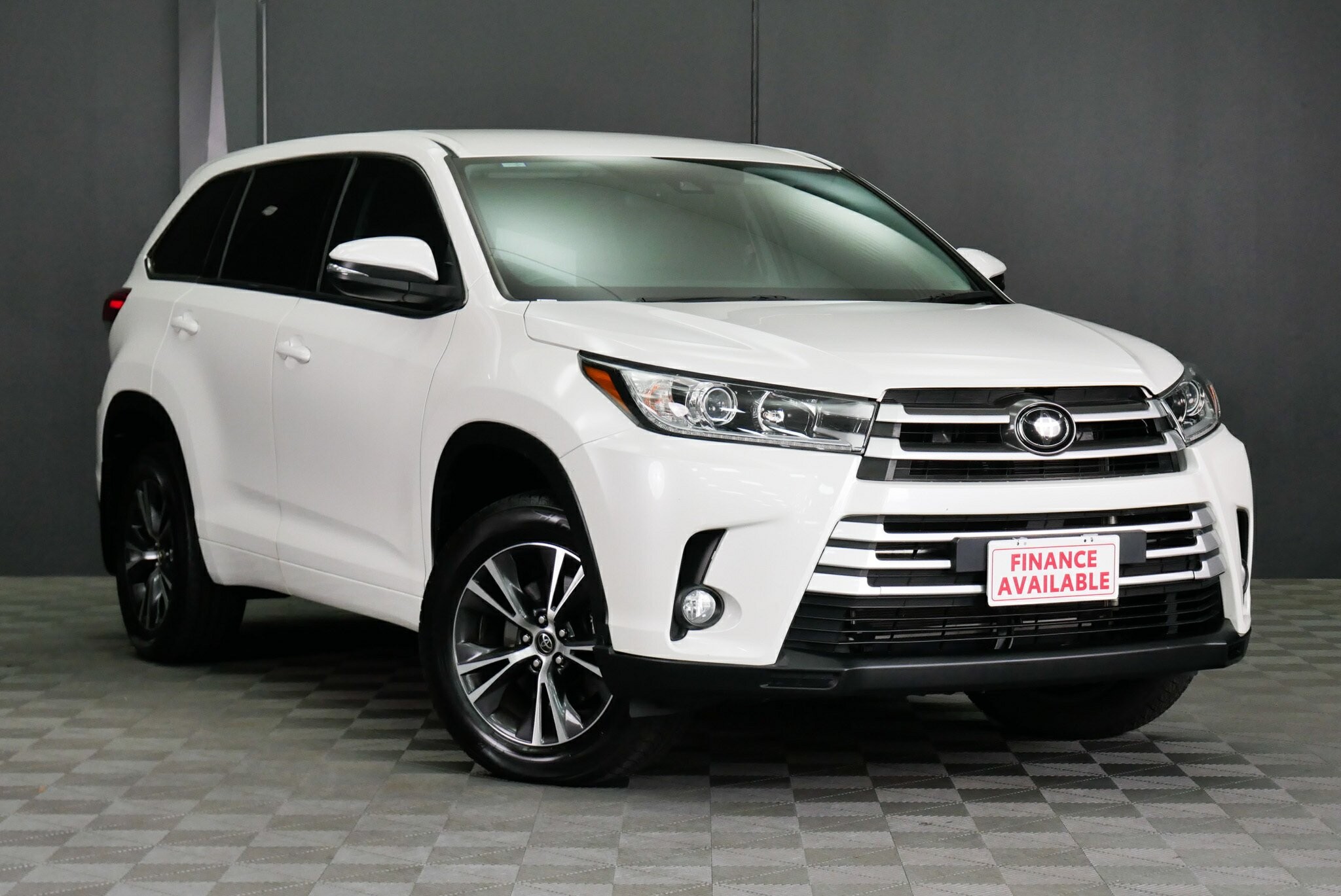 Toyota Kluger image 1