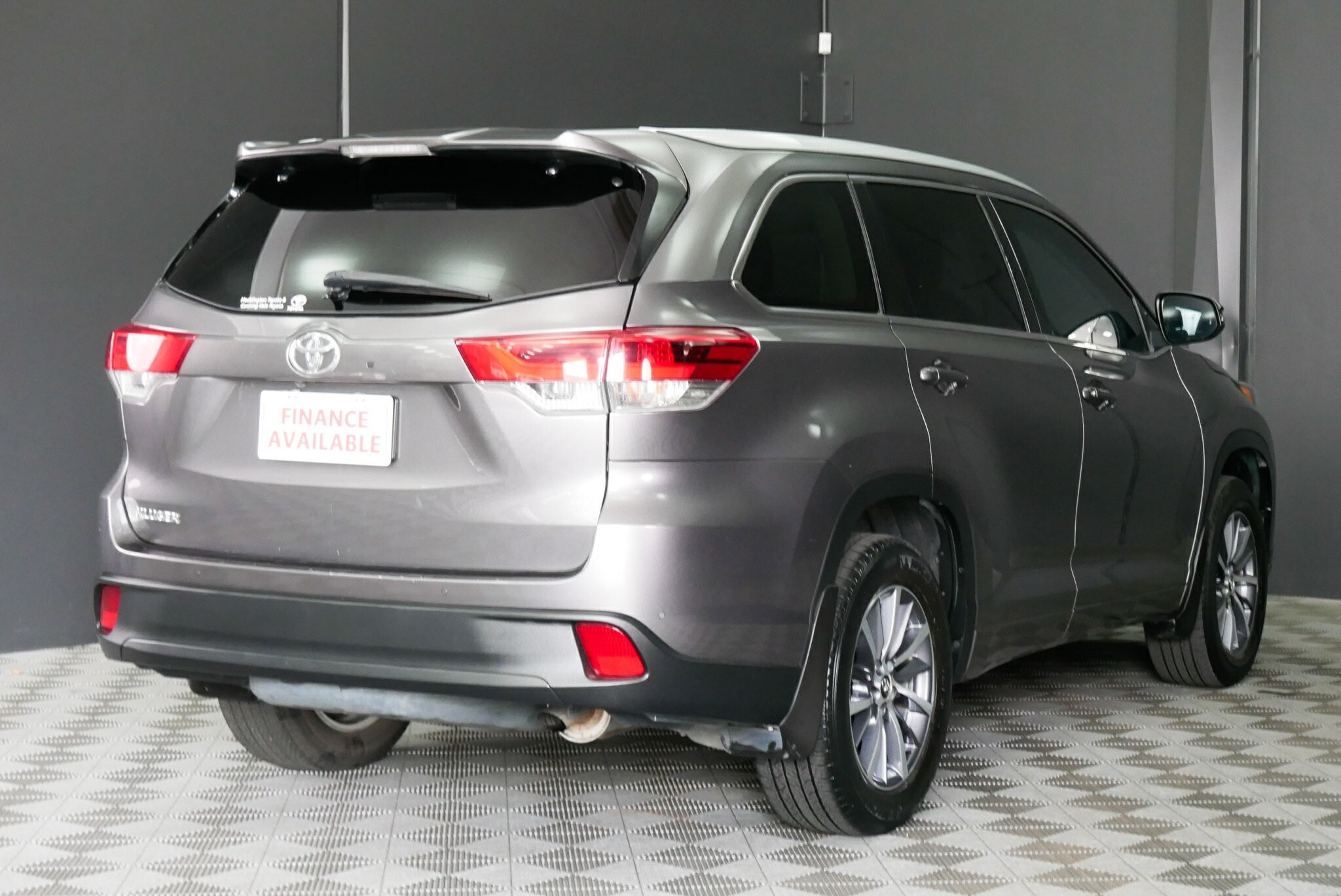 Toyota Kluger image 4