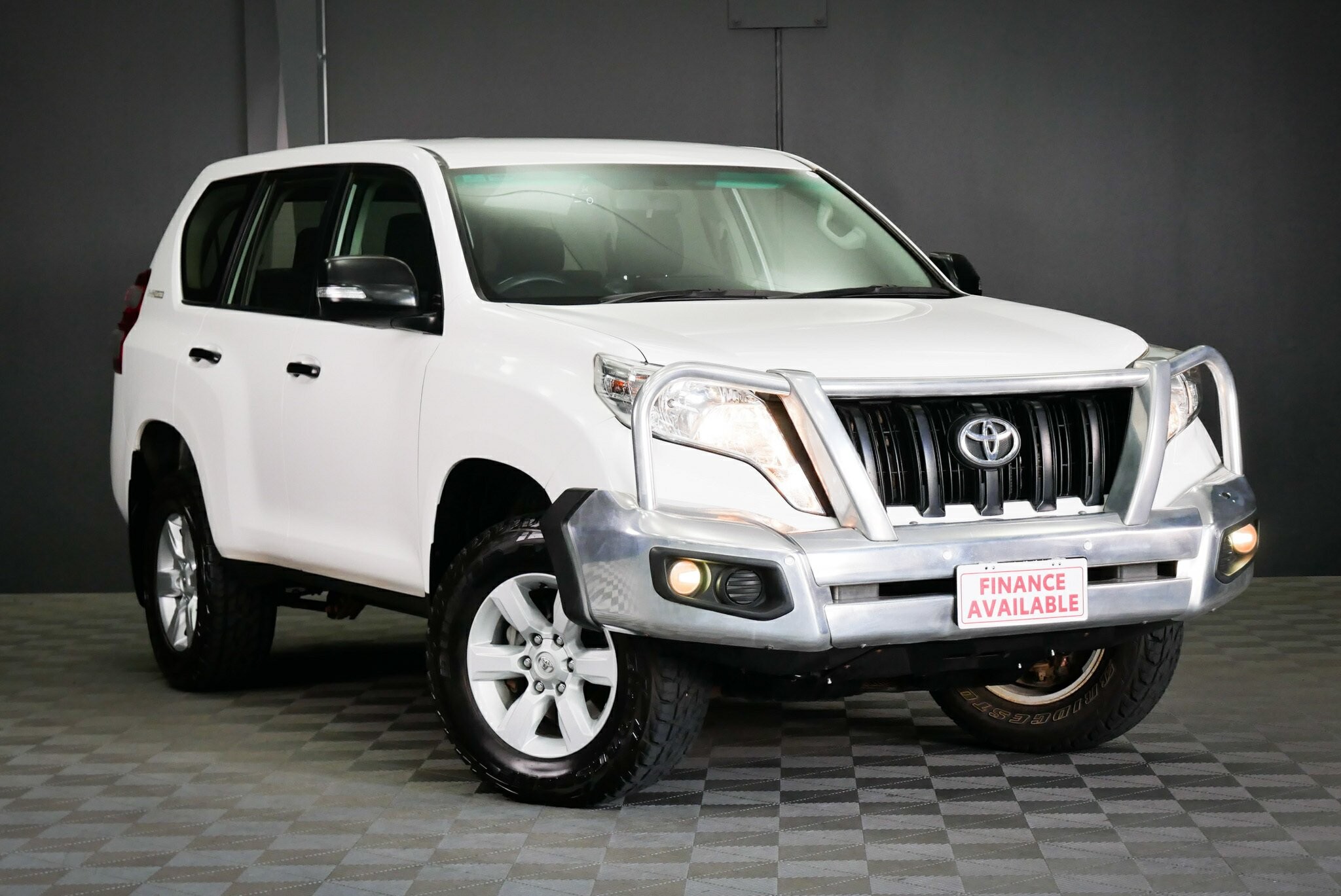 Toyota Landcruiser Prado image 1